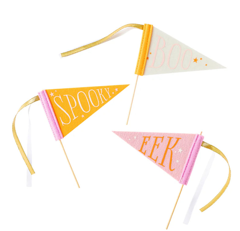 A LITTLE GHOUL HALLOWEEN FELT PENNANT SET